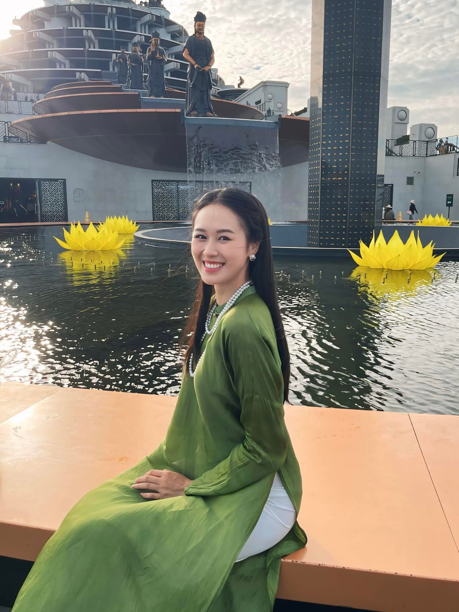 Bà xã Anh Đức ngày càng thăng hạng nhan sắc, diện đồ truyền thống lần nào cũng “đốn tim” netizen- Ảnh 9.
