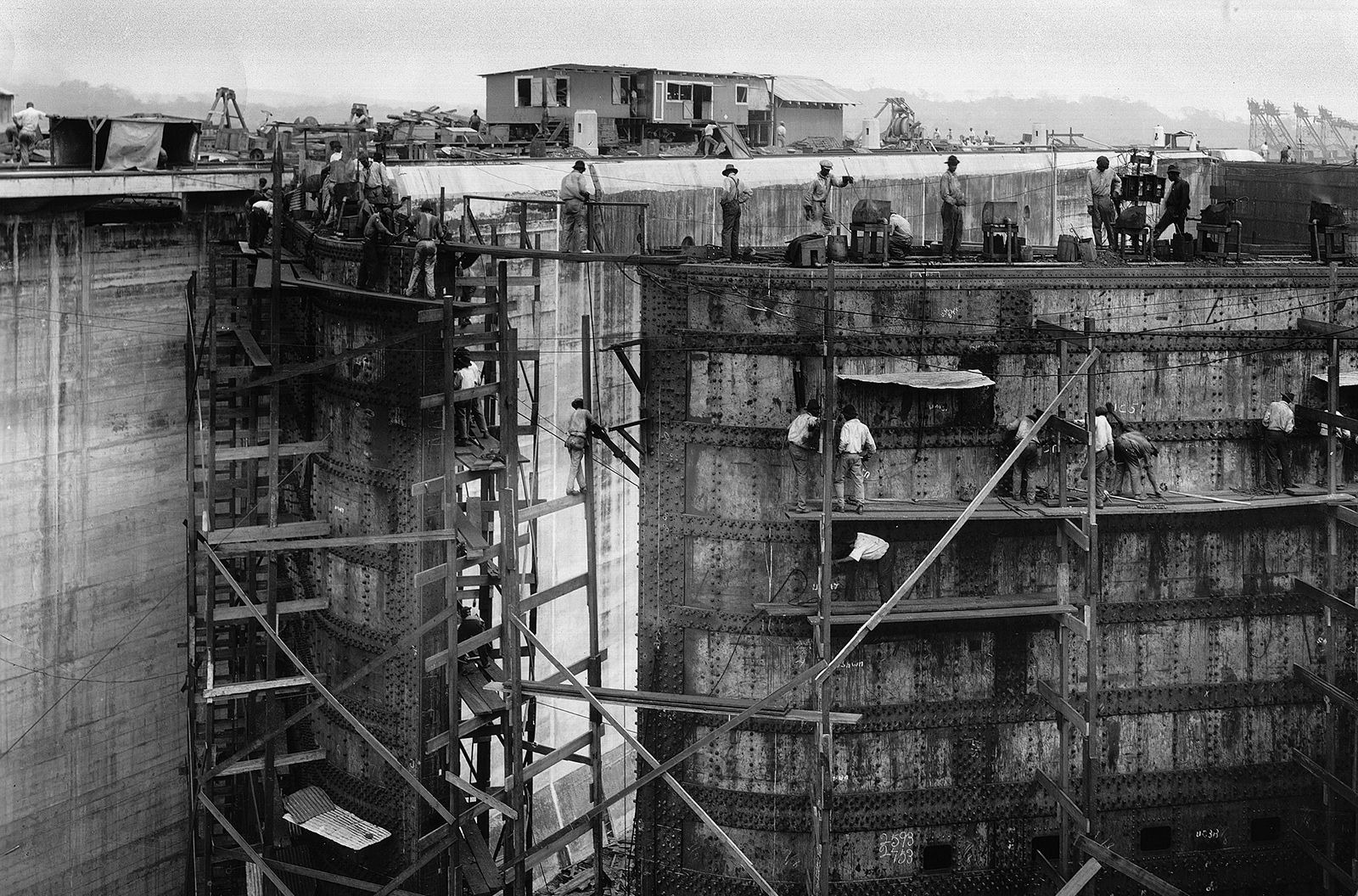 Ngày này năm 1904: Một công trình ra đời để “nhấc” cả tàu biển lên núi rồi thả xuống đại dương- Ảnh 1.