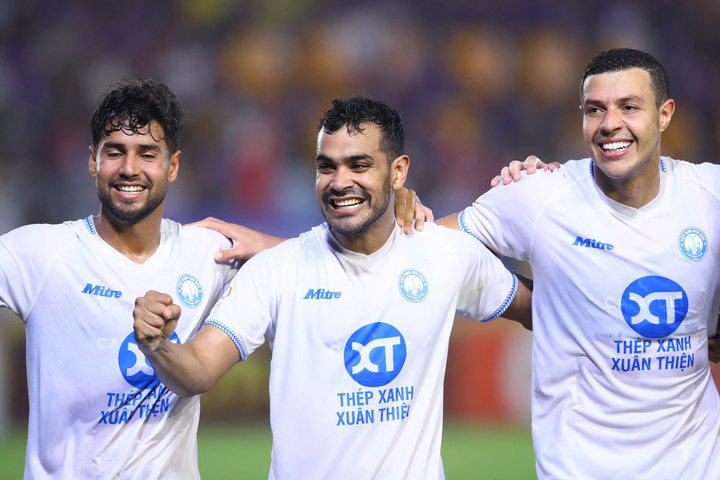 Không có Nguyễn Xuân Son, Nam Định vẫn 'vùi dập' Hà Nội FC- Ảnh 1.
