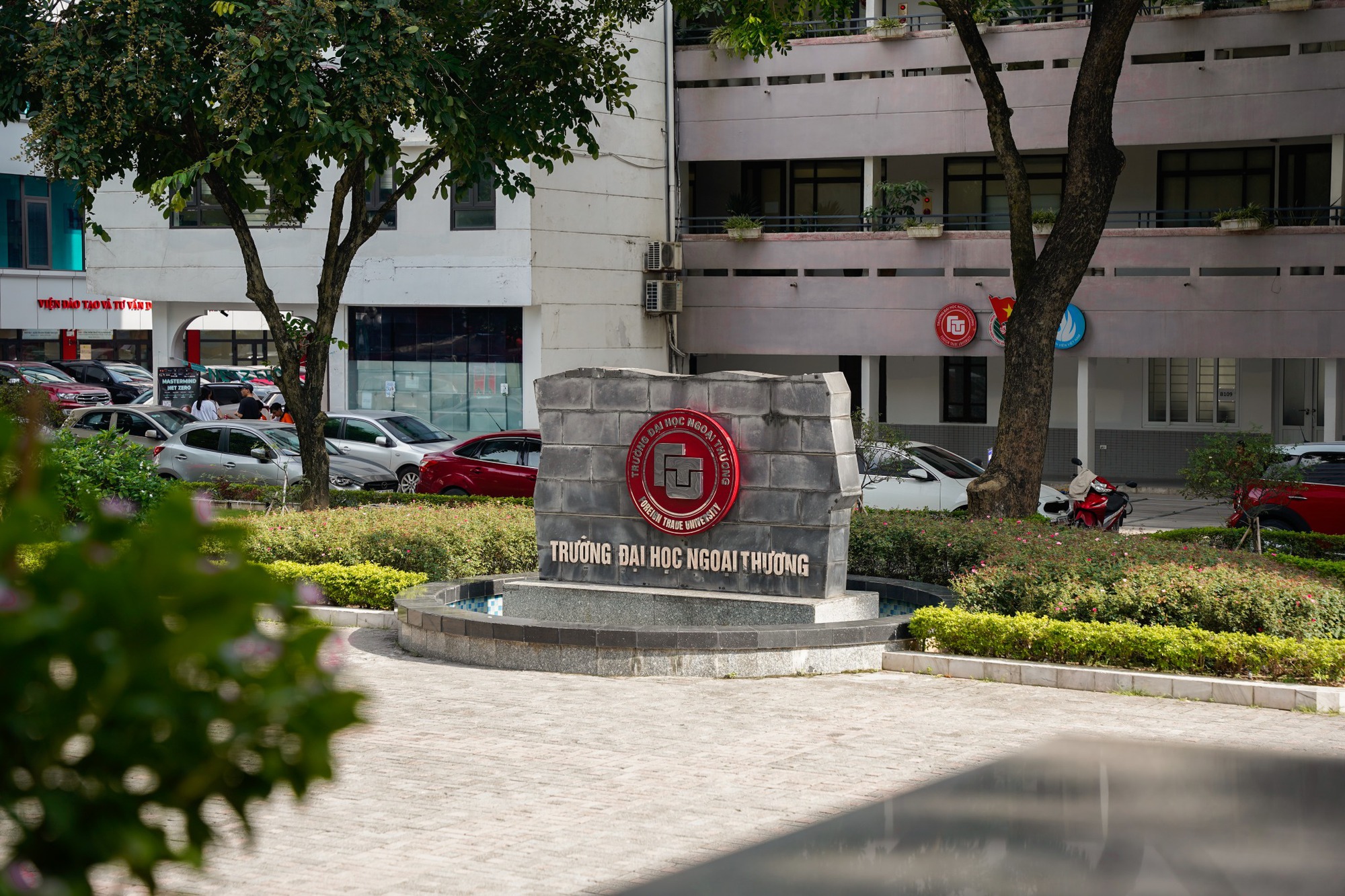 Cuộc "phím chiến" đang rần rần khắp Threads, Facebook: Nên học Kinh tế tại NEU hay FTU?- Ảnh 5.