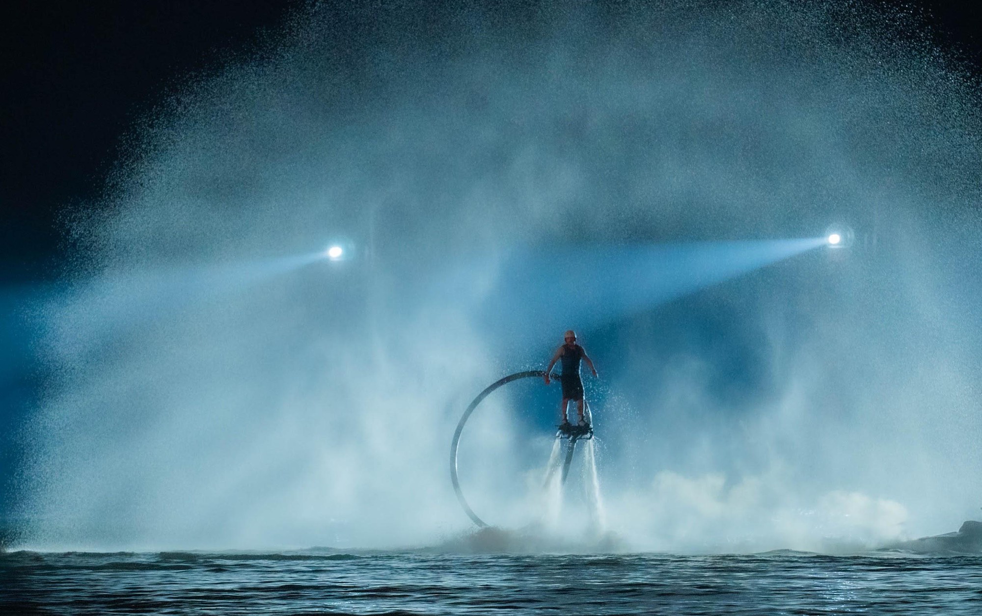 Nóng: Show diễn Jetski bắn pháo hoa trên mặt biển tại Cát Bà khởi động- Ảnh 5.