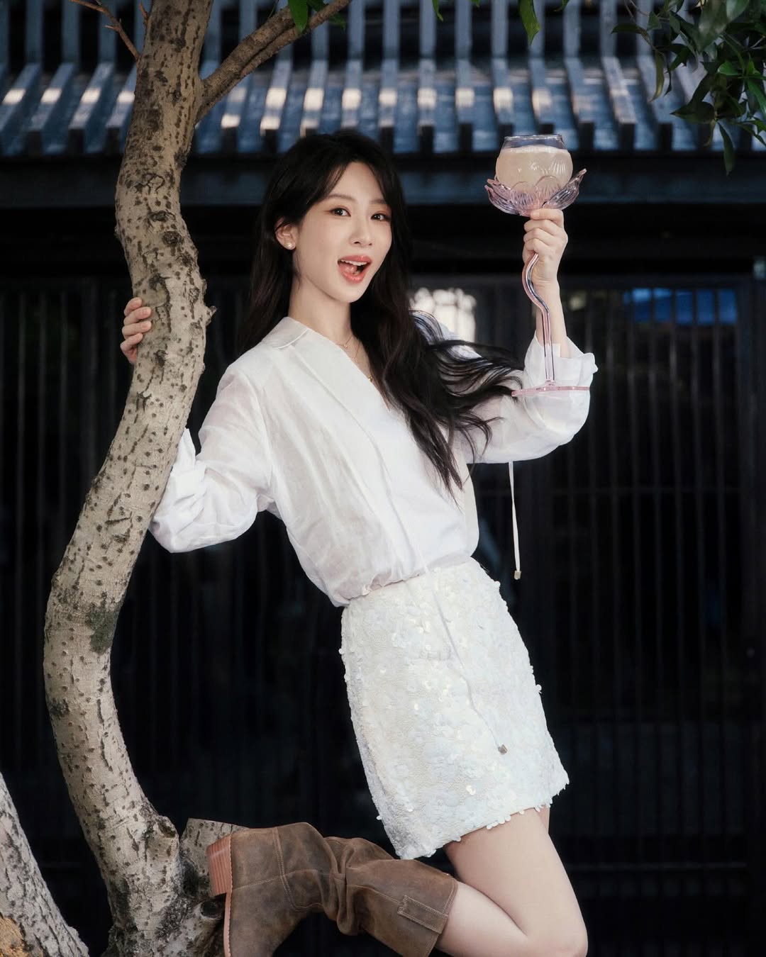 Dương Tử lại bị "bóc" chỉnh ảnh quá đà: Lần trước cong gạch, lần này thì sao?- Ảnh 1.