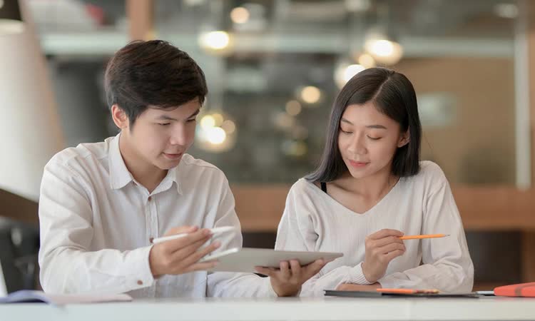 Khi bị phán xét "Cậu nói vậy mà được à", người thường chỉ vâng dạ, người EQ cao phản ứng tinh tế, chẳng thiệt thân mà lại mát lòng người- Ảnh 2.