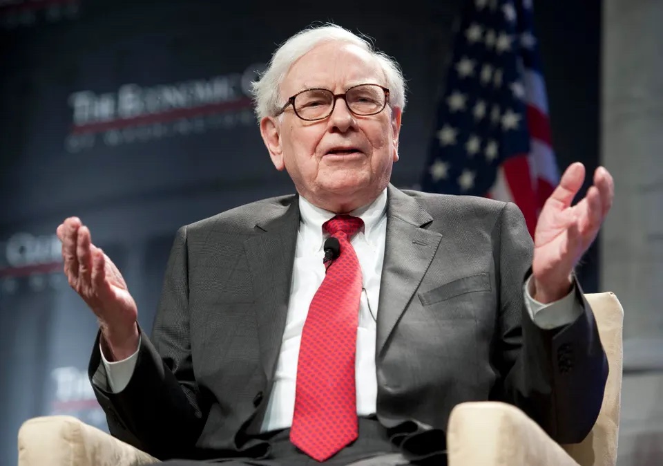 5 châm ngôn gói gọn tích luỹ cả đời của Warren Buffett: Giá trị hơn cả mã cổ phiếu; khai sáng trí tuệ đầu tư; tiết lộ bí quyết trường thọ khi đã 94 tuổi- Ảnh 1.