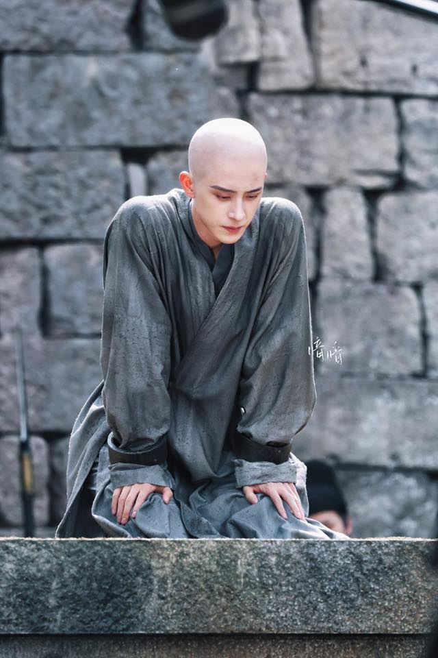 Mỹ nam Trung Quốc cạo trọc đầu làm sư vẫn đẹp mê mẩn: Nhan sắc vô đối không gì "phong ấn" nổi- Ảnh 5.