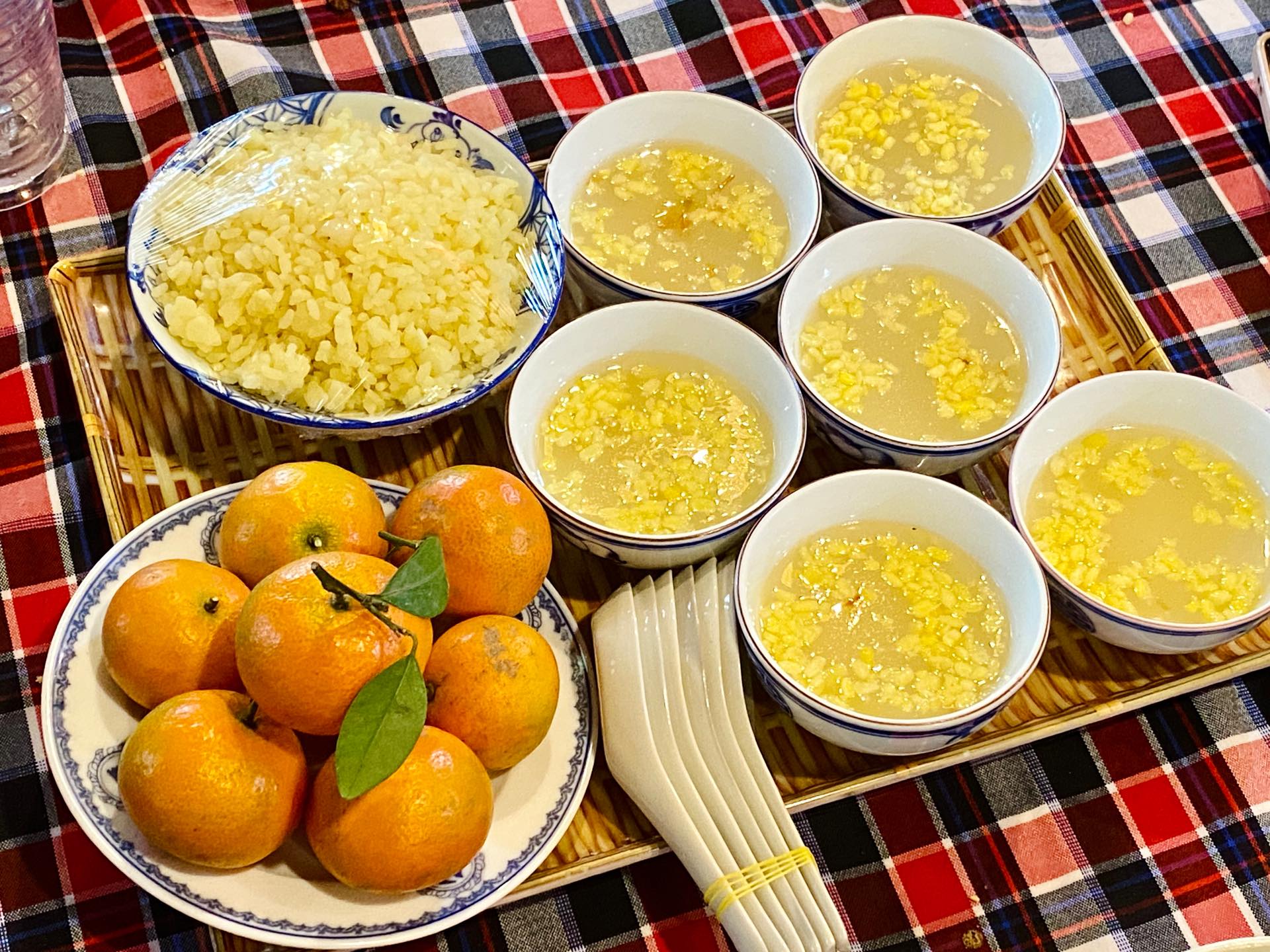 Mâm cỗ truyền thống giá 2,5 triệu đồng khiến dân mạng xôn xao: Người chê đắt, người cho rằng "phải có gu mới thấy được tinh túy ẩm thực"- Ảnh 11.