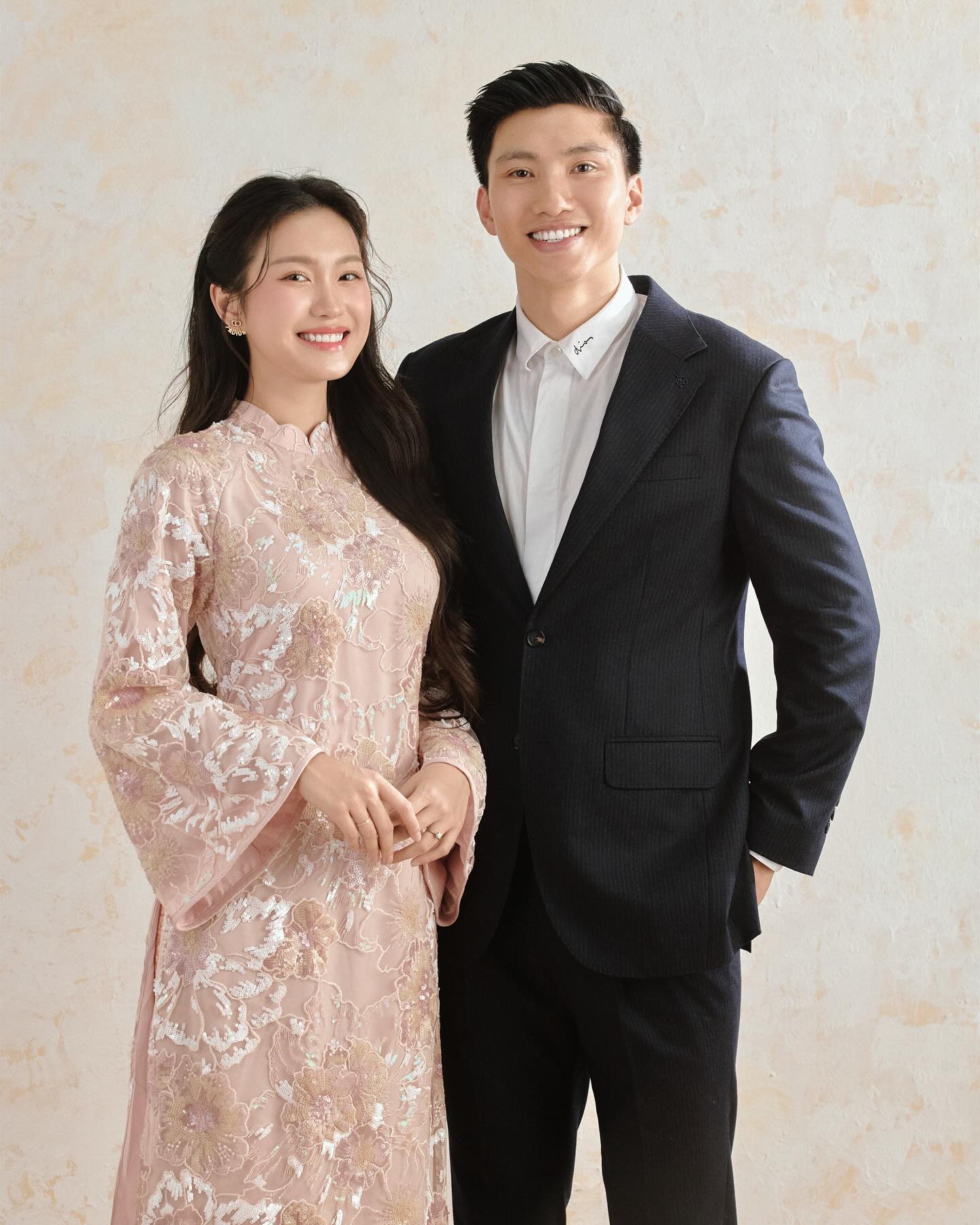 WAG thanh lịch Doãn Hải My và WAG thị phi Chu Thanh Huyền: Cuộc so kè không hồi kết phía sau sân cỏ- Ảnh 2.
