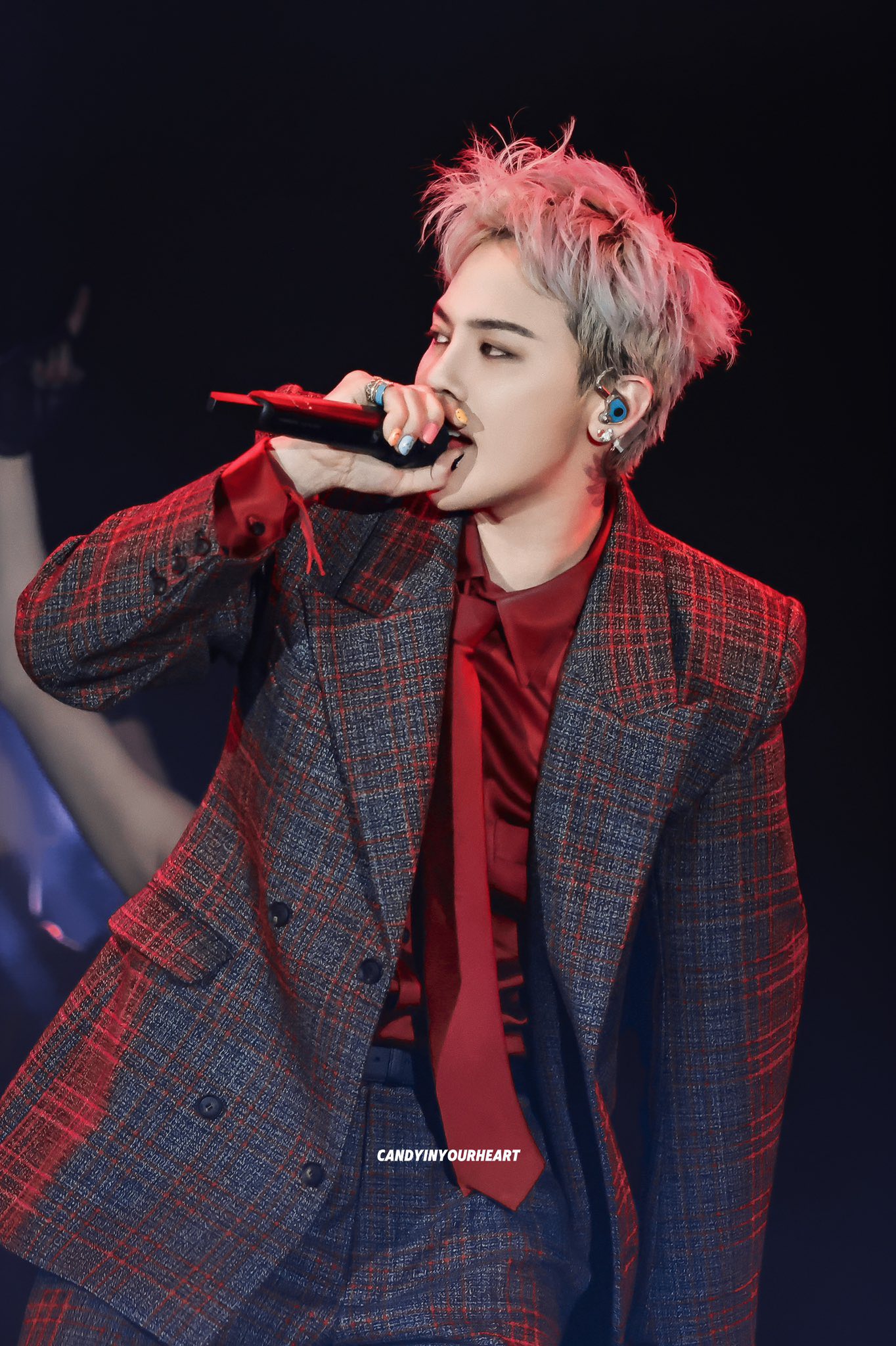 Không hẹn mà gặp, cả G-Dragon và Sơn Tùng đều gây bão visual cuối tuần qua: Phong độ là nhất thời, đẳng cấp mới là mãi mãi!- Ảnh 1.