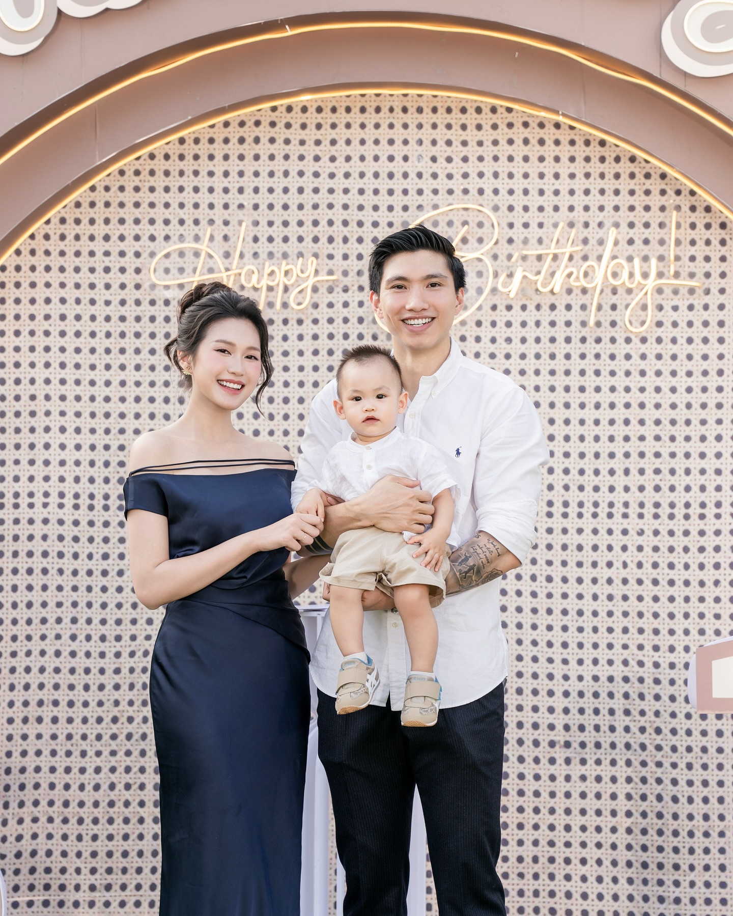 WAG thanh lịch Doãn Hải My và WAG thị phi Chu Thanh Huyền: Cuộc so kè không hồi kết phía sau sân cỏ- Ảnh 1.