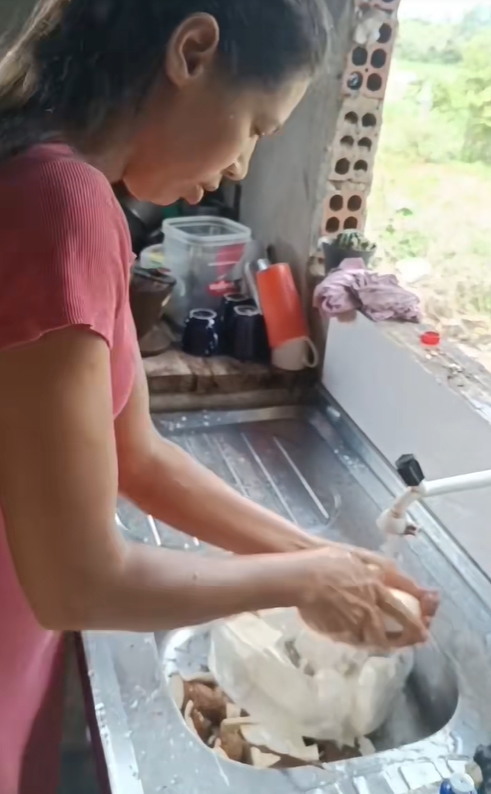 Clip có mở bài hoang mang, thân bài và kết bài hoang đường khiến 35 triệu người không thể dừng xem- Ảnh 1.