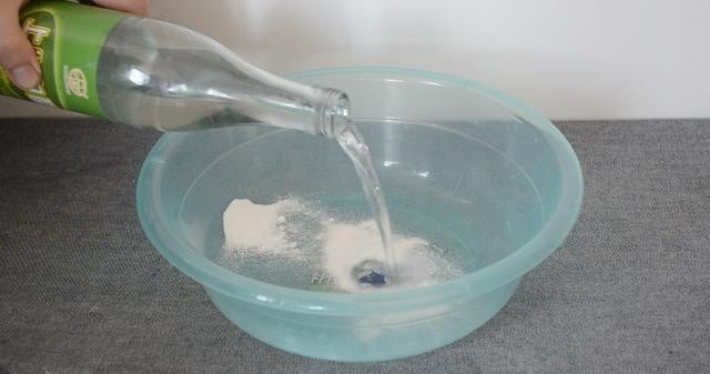 Trộn giấm trắng với x&agrave; ph&ograve;ng, t&ocirc;i cho rằng người nghĩ ra c&ocirc;ng thức n&agrave;y c&oacute; IQ "đỉnh n&oacute;c"- Ảnh 3.