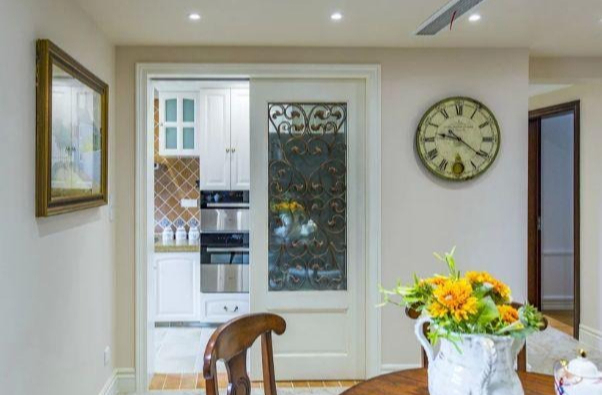 Thầy phong thủy đến chơi nhà, thấy đồng hồ treo ở vị trí này thì lắc đầu: 