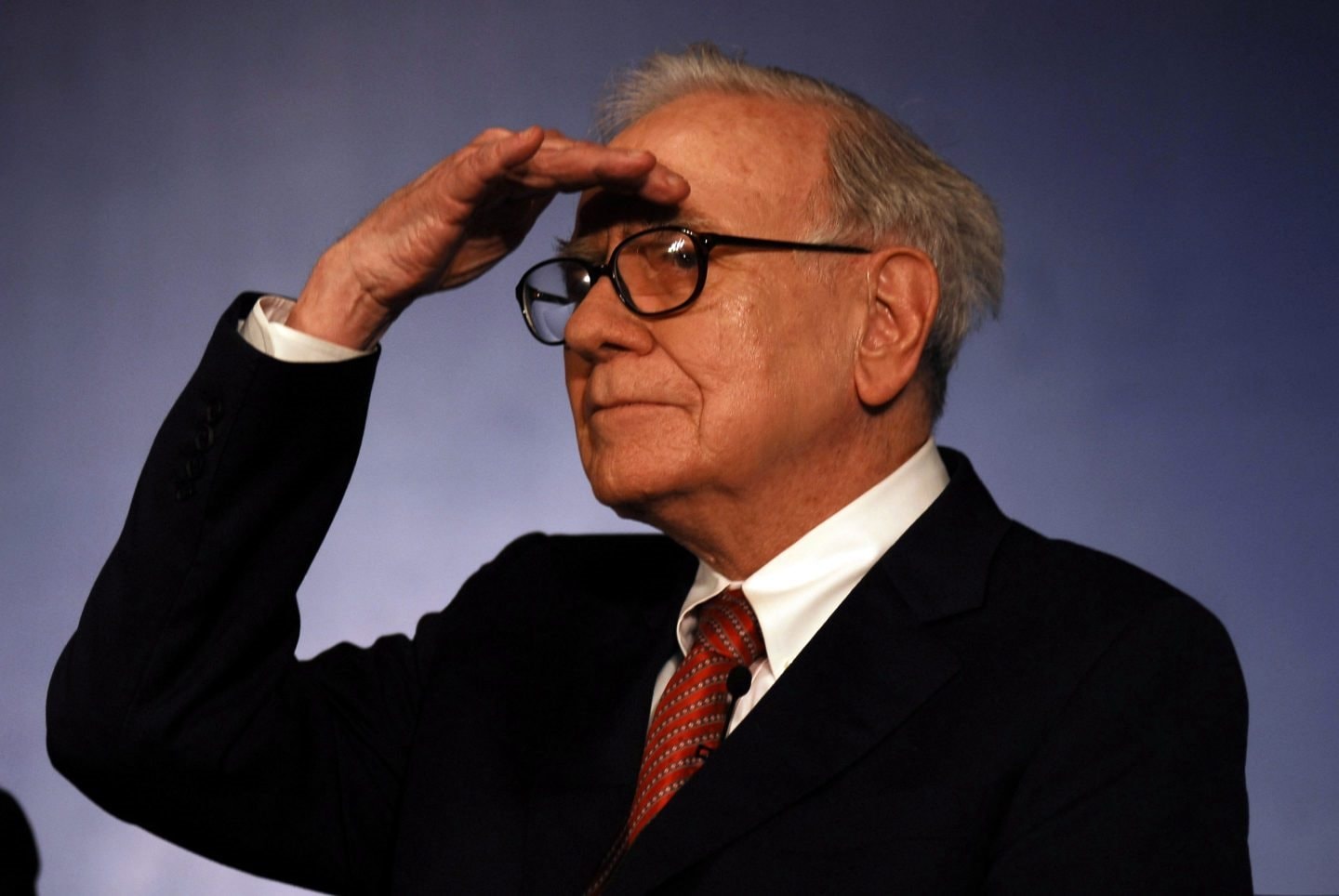 3 l&yacute; do khiến Warren Buffett đầu tư chứng kho&aacute;n thay v&igrave; bất động sản v&agrave; b&agrave;i học 6 tỷ USD khi bắt đ&aacute;y thị trường trong cơn khủng hoảng 2008&ndash;2009- Ảnh 1.