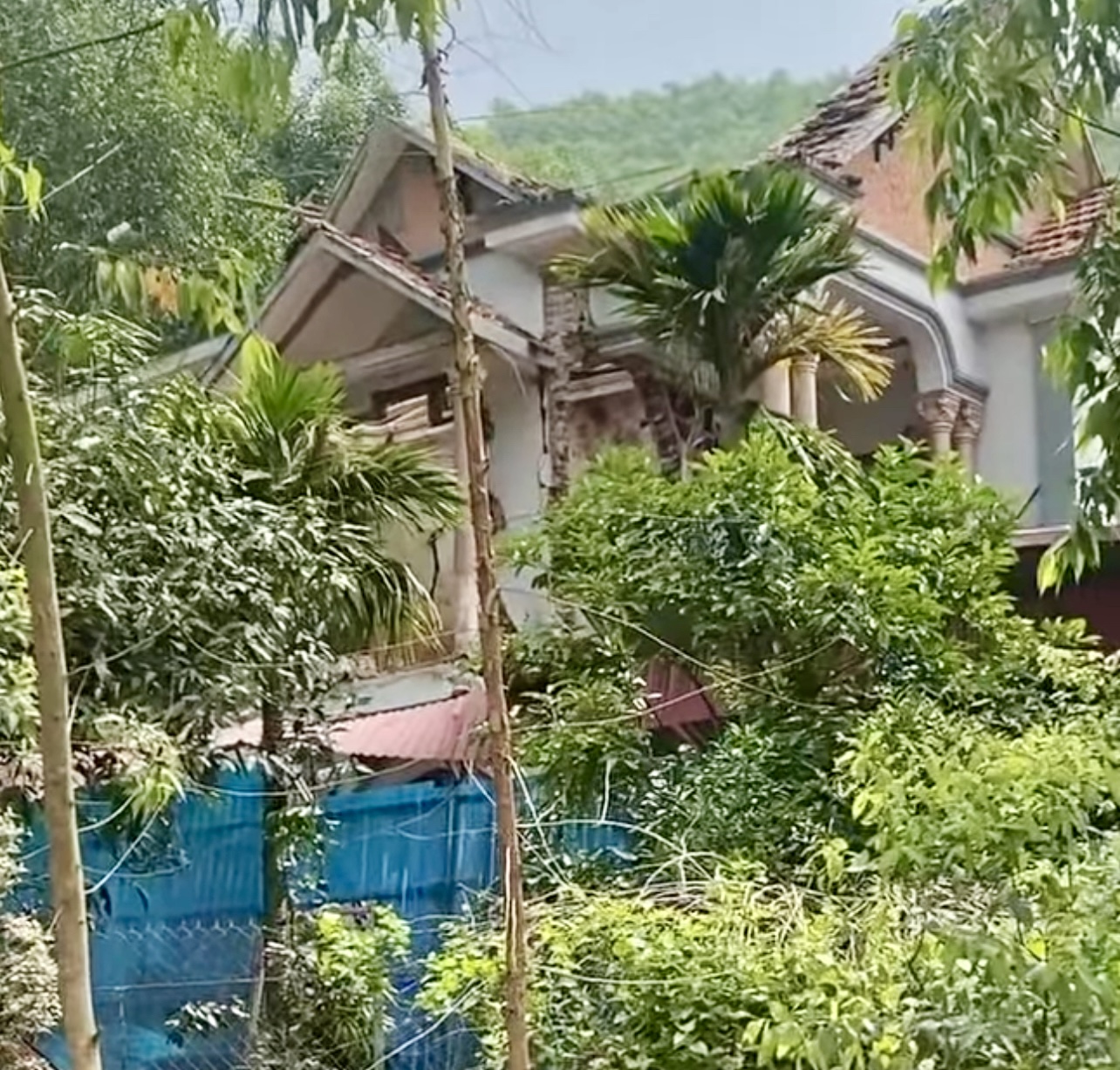 Nổ lớn tại ng&ocirc;i nh&agrave; 2 tầng, 4 người thương vong- Ảnh 1.