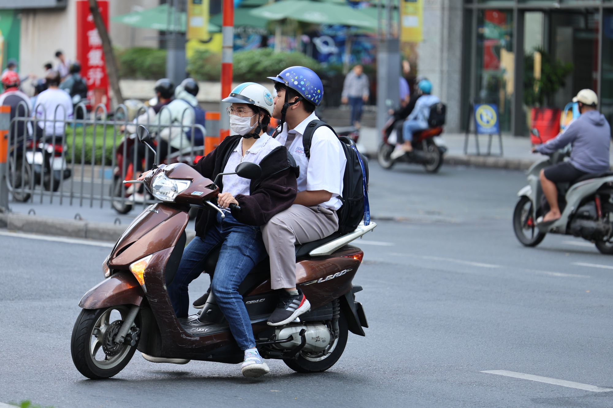 S&aacute;ng đầu tuần sau kỳ nghỉ 5 ng&agrave;y: Người người h&acirc;n hoan đi l&agrave;m, đi học trở lại!- Ảnh 6.