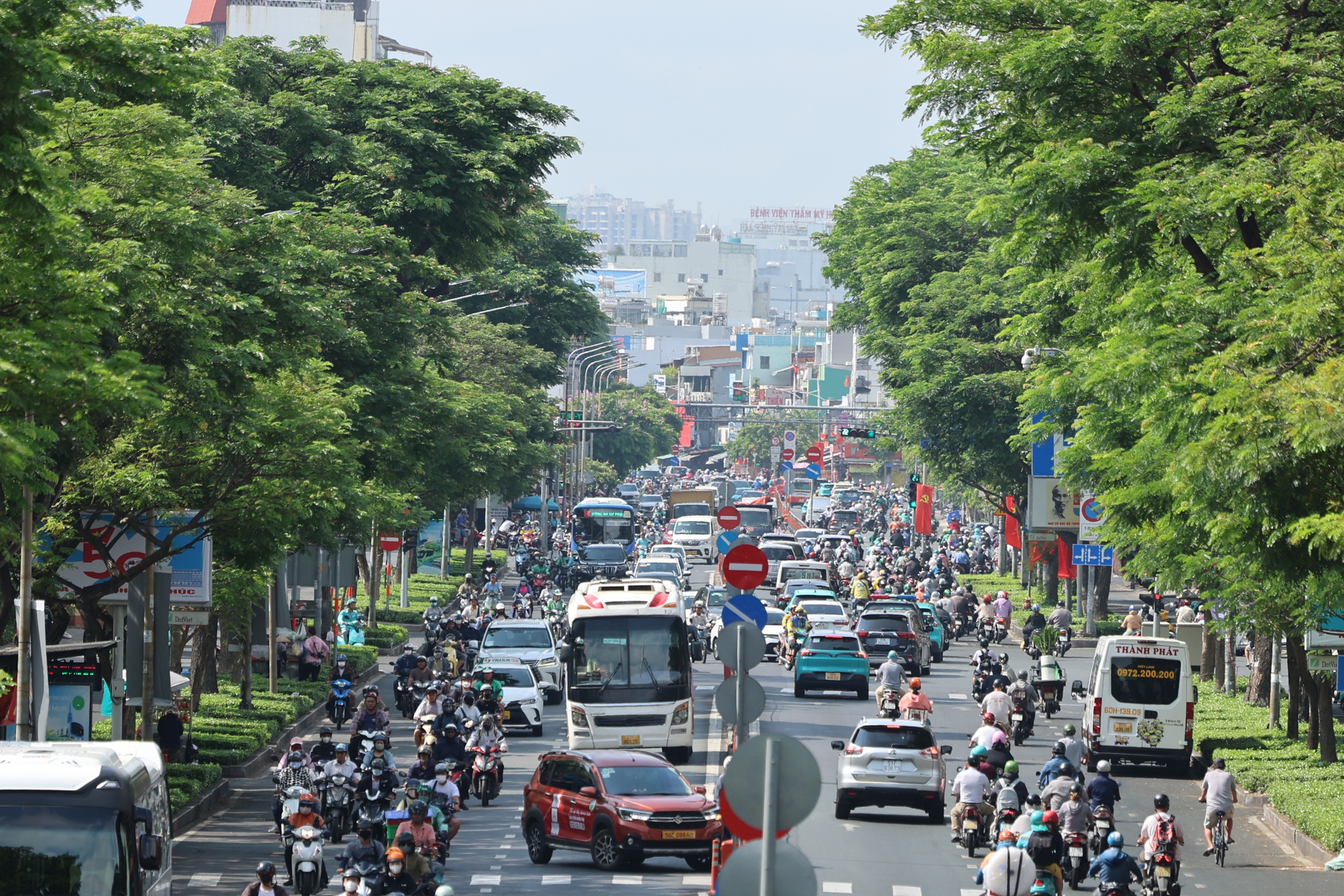 S&aacute;ng đầu tuần sau kỳ nghỉ 5 ng&agrave;y: Người người h&acirc;n hoan đi l&agrave;m, đi học trở lại!- Ảnh 3.