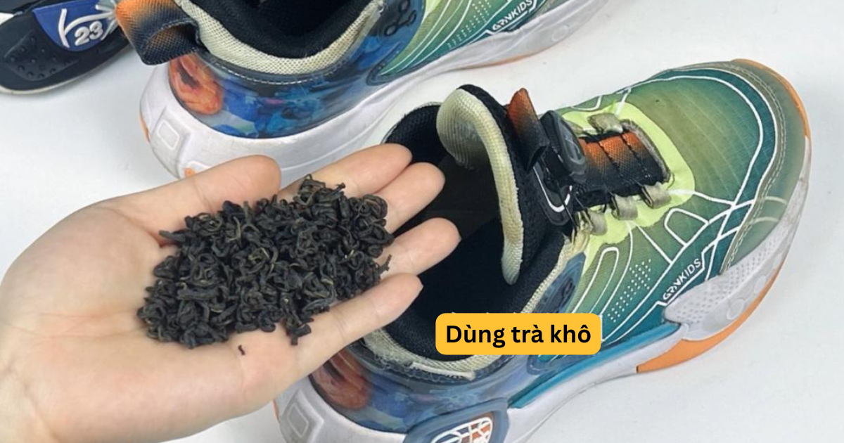 Hôm nay tôi phát hiện ra, chỉ cần rắc thứ này lên giày, mùi hôi “nặng đô” đến mấy cũng biến sạch sành sanh- Ảnh 5.