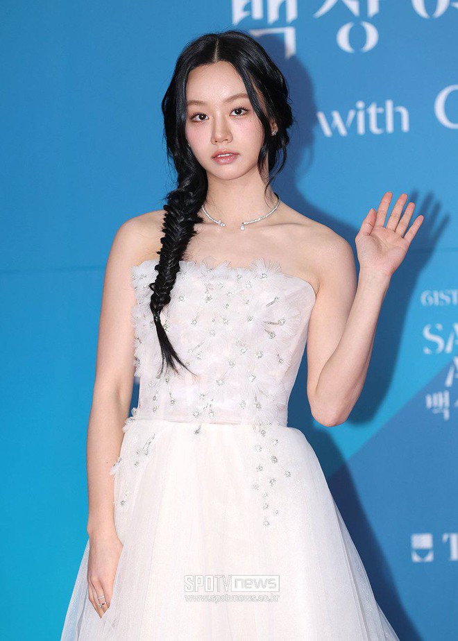 Hyeri đổi style c&ocirc;ng ch&uacute;a nhưng kh&oacute; th&agrave;nh c&ocirc;ng, tất cả l&agrave; tại lớp makeup- Ảnh 3.