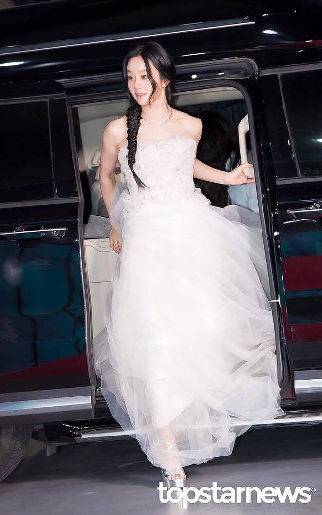 Hyeri đổi style c&ocirc;ng ch&uacute;a nhưng kh&oacute; th&agrave;nh c&ocirc;ng, tất cả l&agrave; tại lớp makeup- Ảnh 1.
