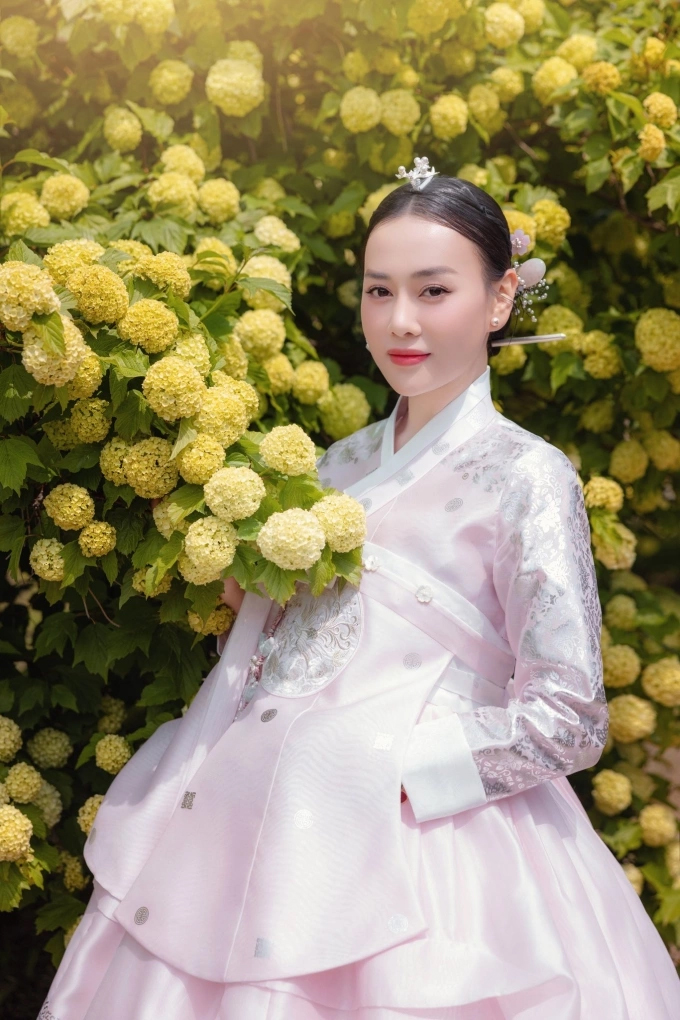 Phương Oanh kết thân với món nước chống nắng, trắng da làm từ 3 loại quả đầy collagen của người Việt, visual dịp nghỉ lễ khiến nhiều người ngẩn ngơ- Ảnh 1.