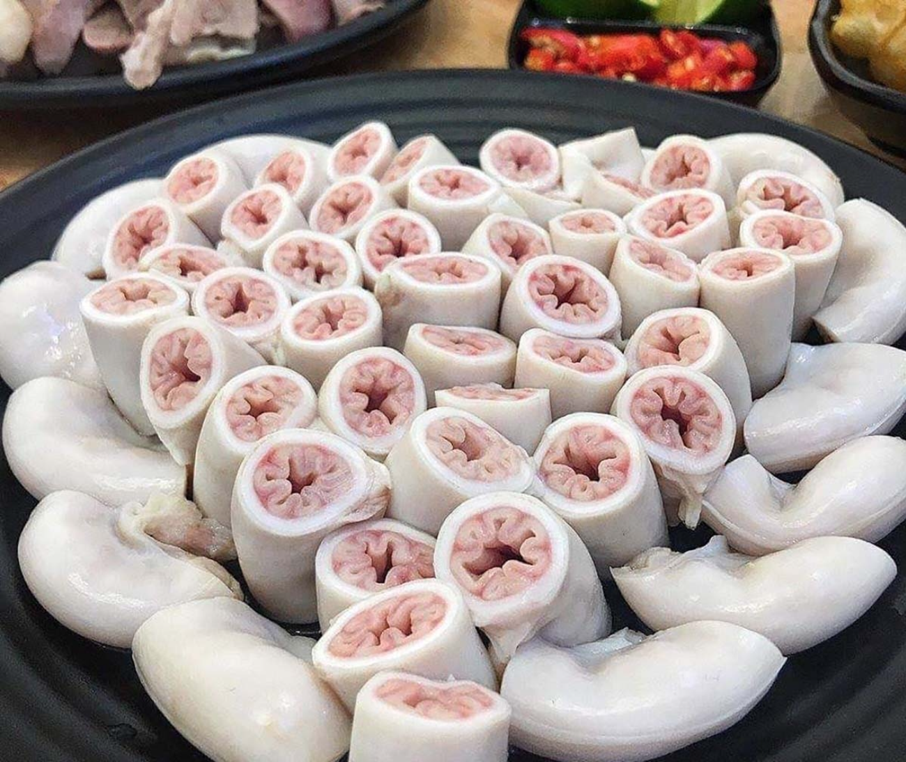 Hơn 4,5 triệu người cũng không tìm thấy lòng se điếu ở lò mổ và sự thật trớ trêu về món ăn đang hot này- Ảnh 1.