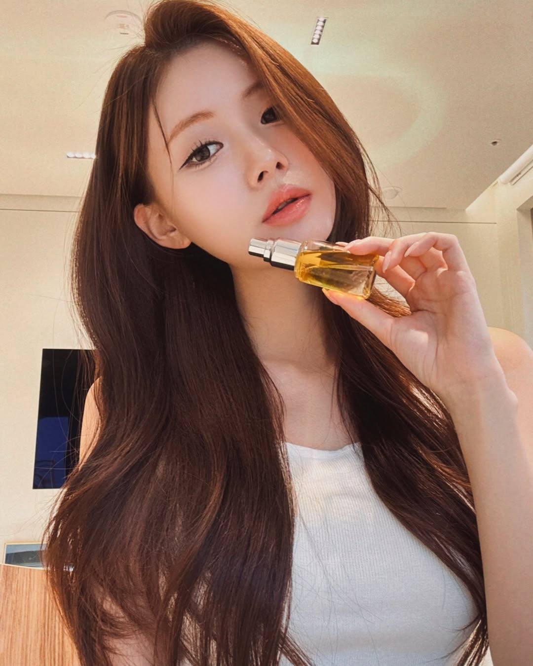 Tuyệt chi&ecirc;u "kẹp" kem dưỡng gi&uacute;p tăng sinh collagen v&agrave; ngừa l&atilde;o h&oacute;a- Ảnh 2.