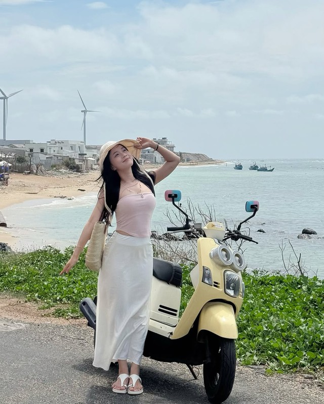Nóng hơn mùa hè, bạn gái hot TikToker của 