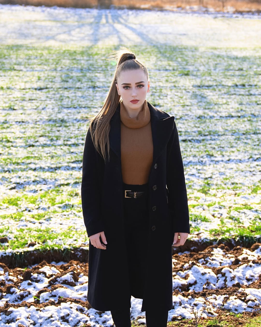 Ngỡ ng&agrave;ng trước c&ocirc; n&agrave;ng "B&uacute;p b&ecirc; cơ bắp", sở hữu gương mặt đẹp như thi&ecirc;n thần nhưng c&oacute; bắp tay l&ecirc;n tới 40cm- Ảnh 7.