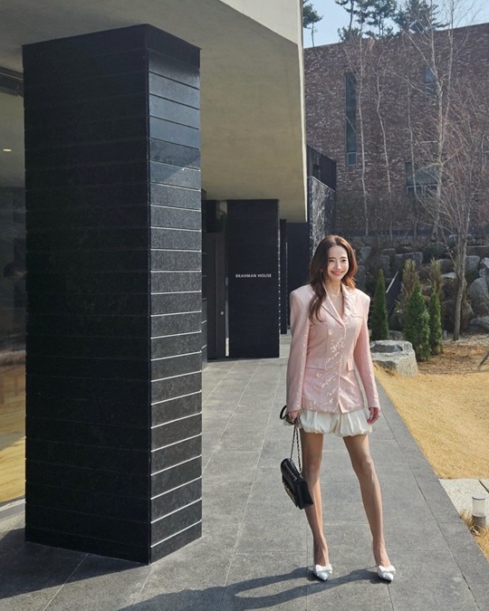 Nhan sắc tuổi 44 của búp bê xứ hàn han chae young