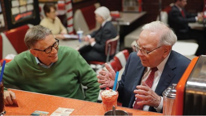 Chơi lớn lúc nghỉ hưu: Warren Buffett mang theo 2 vật bất ly thân trong buổi họp để đập tan những lời chỉ trích của thế giới - Đó là gì?- Ảnh 2.