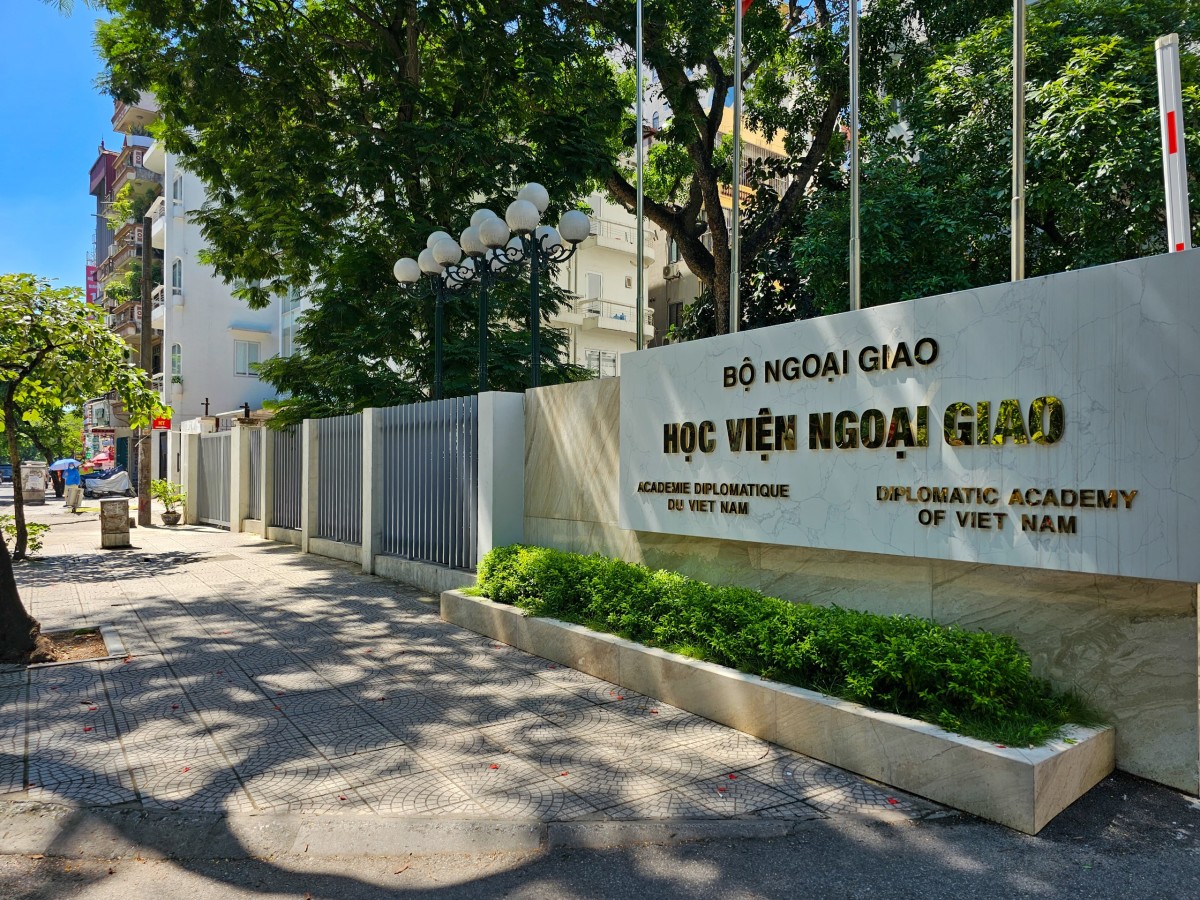 5 ng&agrave;nh c&oacute; điểm chuẩn CAO NHẤT kỳ thi tốt nghiệp THPT 2024, phụ huynh lấy giấy b&uacute;t ghi ngay để tham khảo!- Ảnh 2.