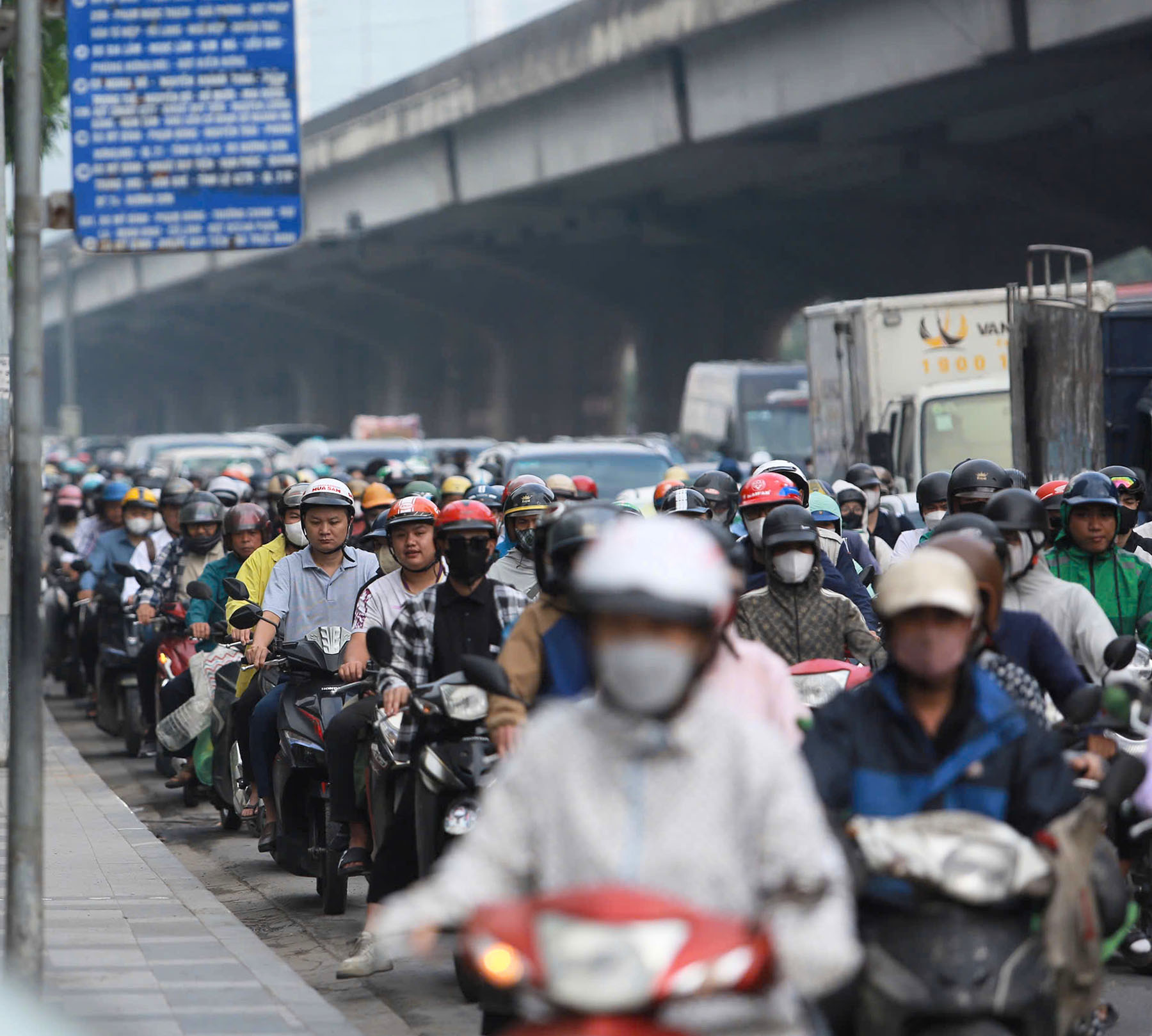 S&aacute;ng đầu tuần sau kỳ nghỉ 5 ng&agrave;y: Người người h&acirc;n hoan đi l&agrave;m, đi học trở lại!- Ảnh 12.