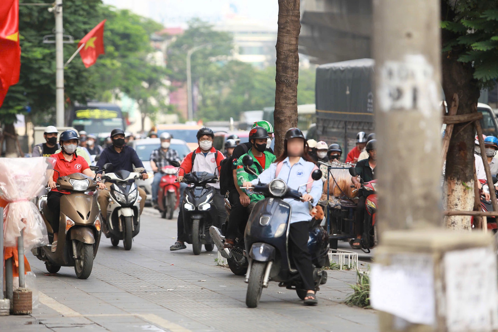 S&aacute;ng đầu tuần sau kỳ nghỉ 5 ng&agrave;y: Người người h&acirc;n hoan đi l&agrave;m, đi học trở lại!- Ảnh 13.