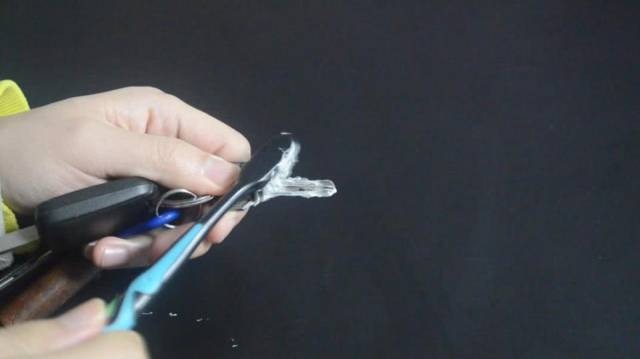Người thông minh dùng kem đánh răng bôi lên chìa khóa, biết lý do tôi liền học theo- Ảnh 3.