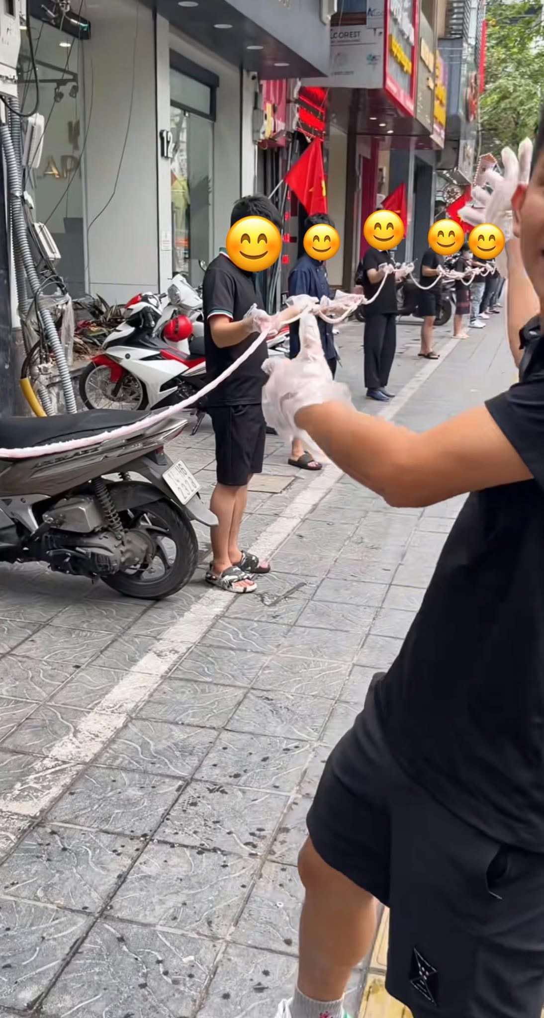 Thế Lòng Se Điếu - người khoe cỗ lòng se điếu dài tới 40m nổi lên giữa tranh cãi, là ai?- Ảnh 3.