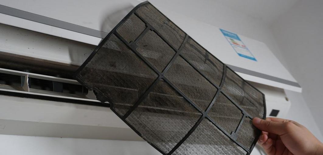 Tôi bật điều hoà 23 độ mà vẫn nóng điên, tưởng thiết bị "hết đát", nào ngờ thủ phạm lù lù trước mặt- Ảnh 1.