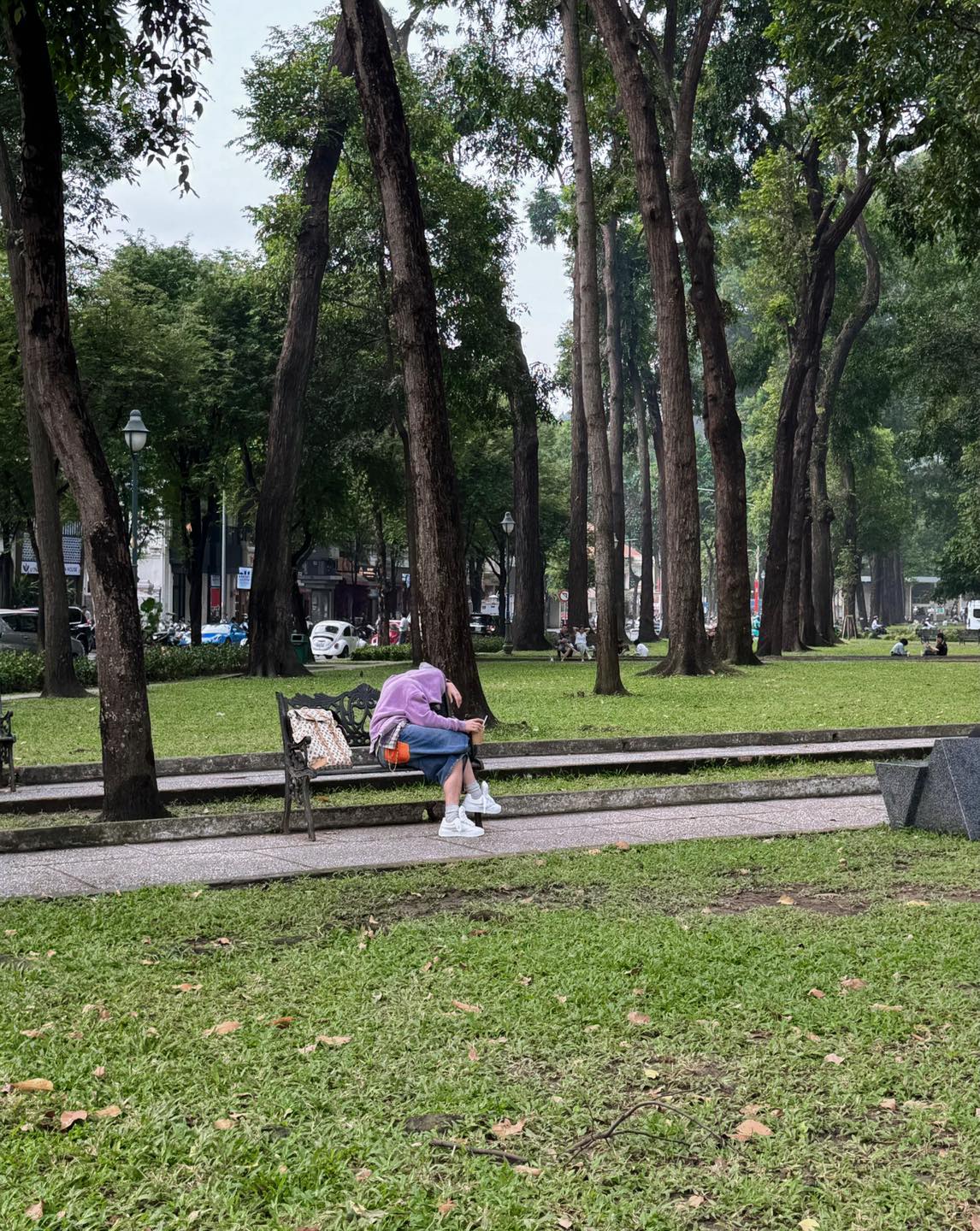 Uy tín 100%, Sơn Tùng bị “tóm” đi chợ Bến Thành mua trái cây, nhưng ảnh cam thường khác ảnh tự đăng thế này?- Ảnh 9.