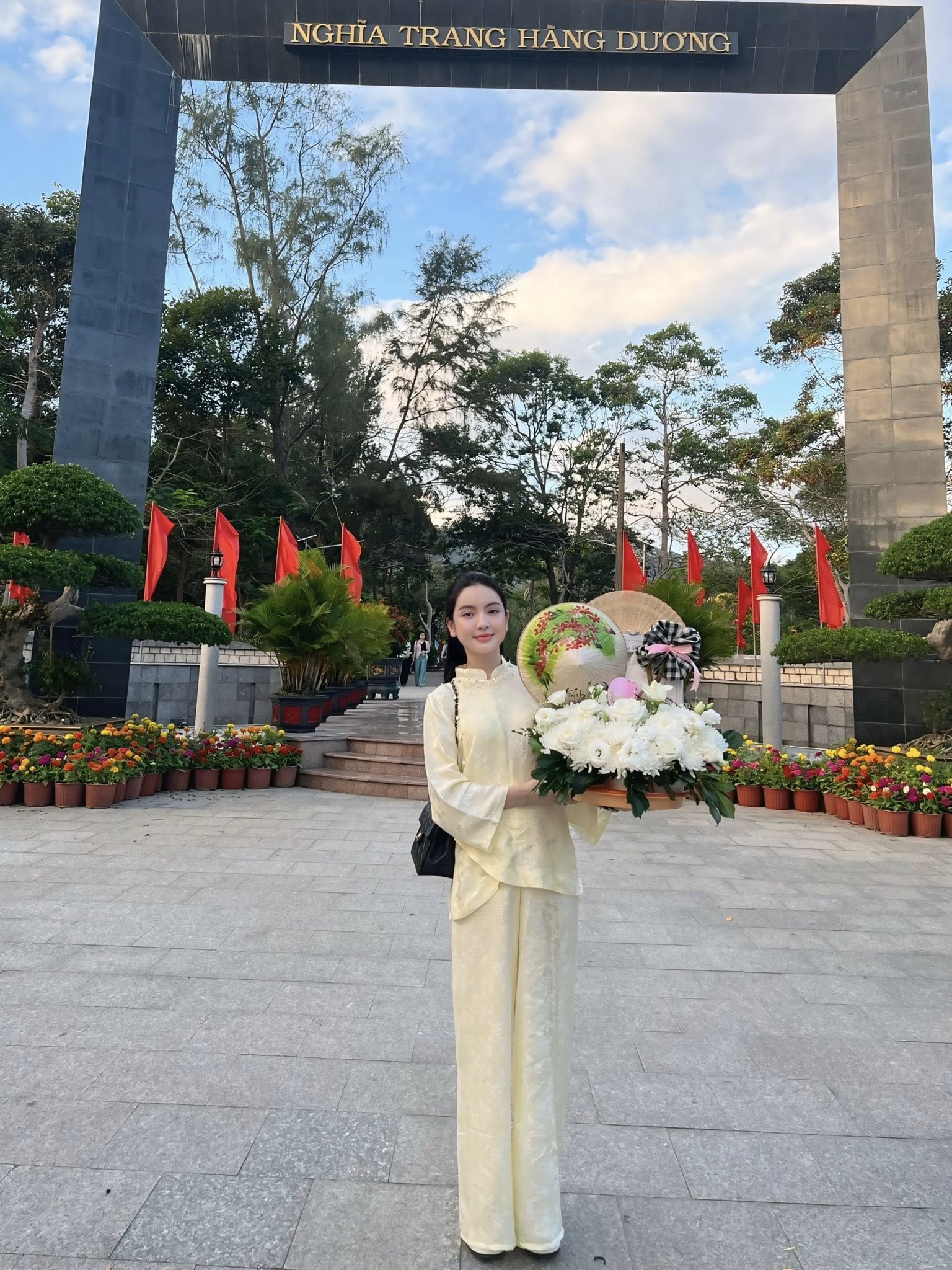 Chu Thanh Huyền đưa mẹ chồng đi du lịch sang chảnh, thái độ của mẹ Quang Hải ra sao sau loạt drama của nàng dâu?- Ảnh 1.