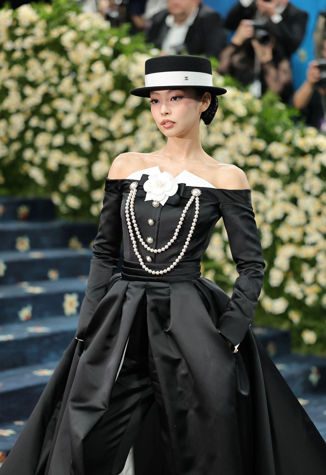 Màn càn quét Met Gala khiến Jennie - Lisa - Rosé vướng chỉ trích nghiêm trọng, dân mạng yêu cầu xin lỗi- Ảnh 1.