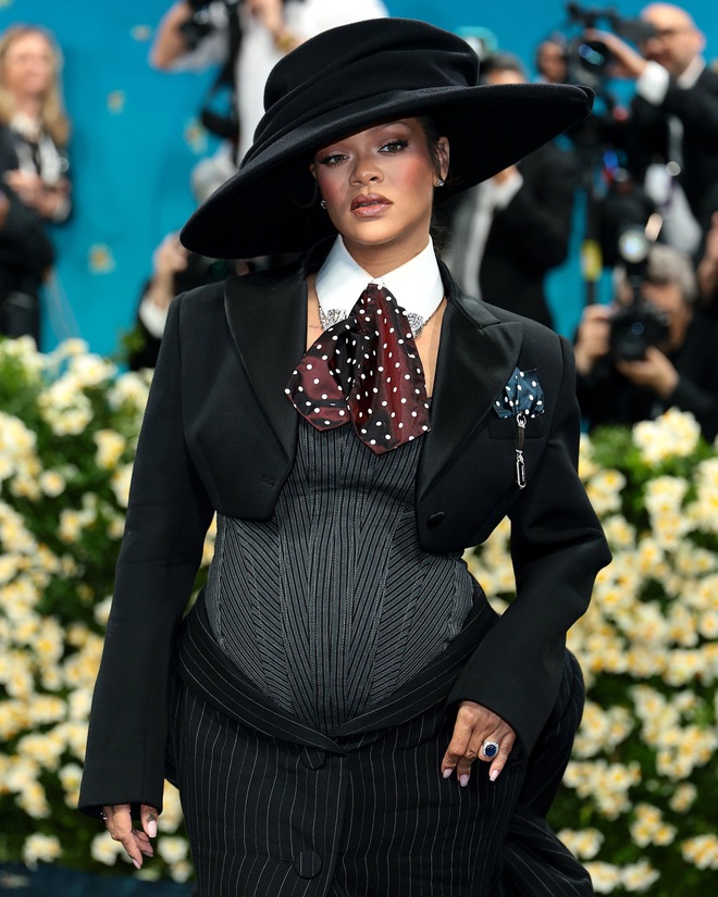 Đỉnh cao nghệ thuật khoe bụng bầu tại Met Gala 2025- Ảnh 2.