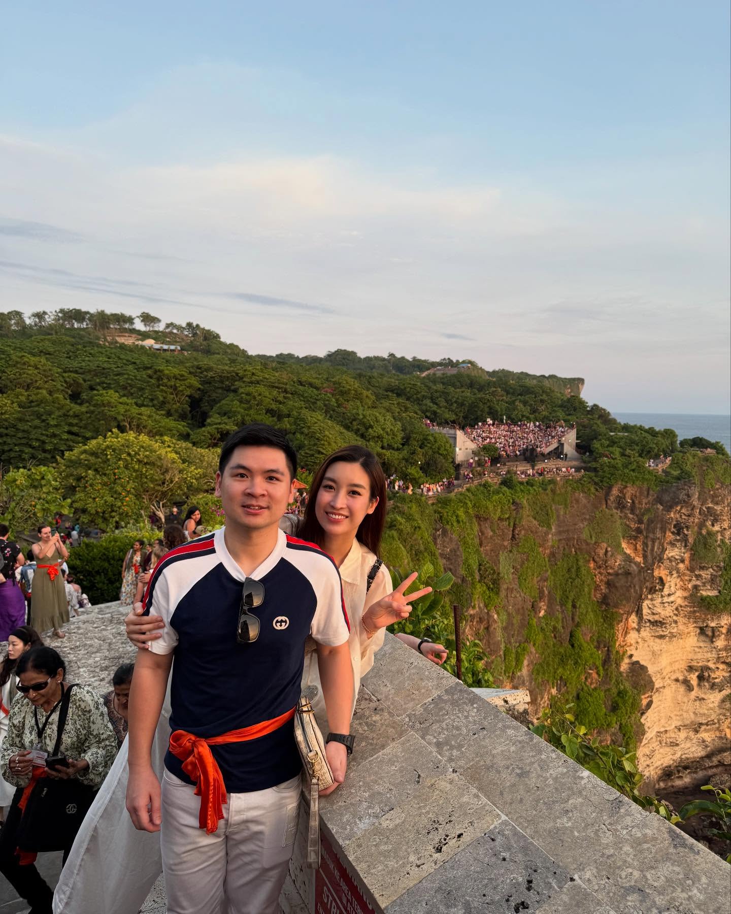 Ái nữ nhà Đỗ Mỹ Linh gây sốt với khoảnh khắc nằm gọn trong lòng Chủ tịch Hà Nội FC- Ảnh 2.