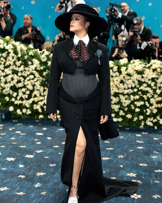 Đỉnh cao nghệ thuật khoe bụng bầu tại Met Gala 2025- Ảnh 3.