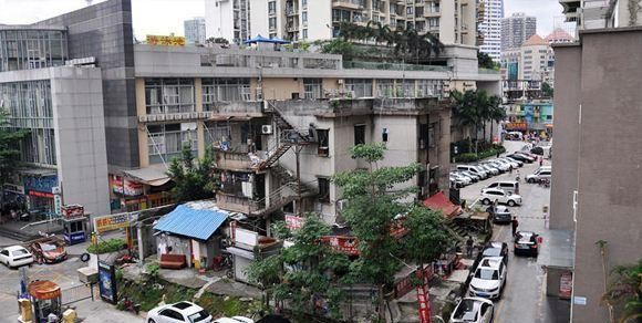 Chủ căn nhà 3 tầng không chịu di dời dù được chủ đầu tư bồi thường hơn 35 tỷ đồng, tuyên bố: "Nhà tôi 1.000 tỷ mới xứng đáng"- Ảnh 1.