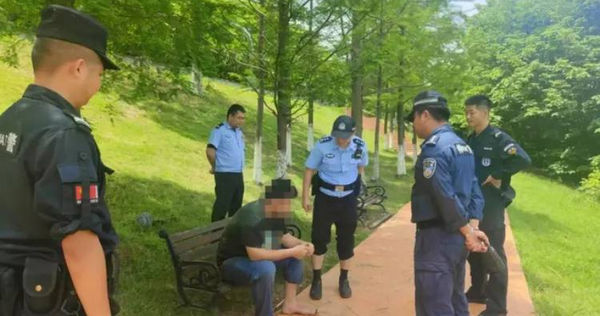 Khách đặt trà sữa kèm lời nhắn Khách đặt trà sữa kèm lời nhắn