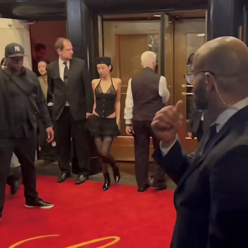 Jennie và Rosé thay đồ "xinh chiến", Lisa kín như bưng tới after party Met Gala- Ảnh 3.