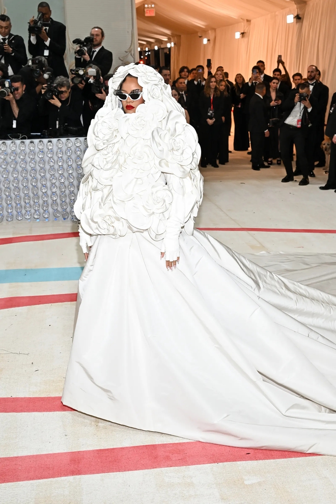 Đỉnh cao nghệ thuật khoe bụng bầu tại Met Gala 2025- Ảnh 9.
