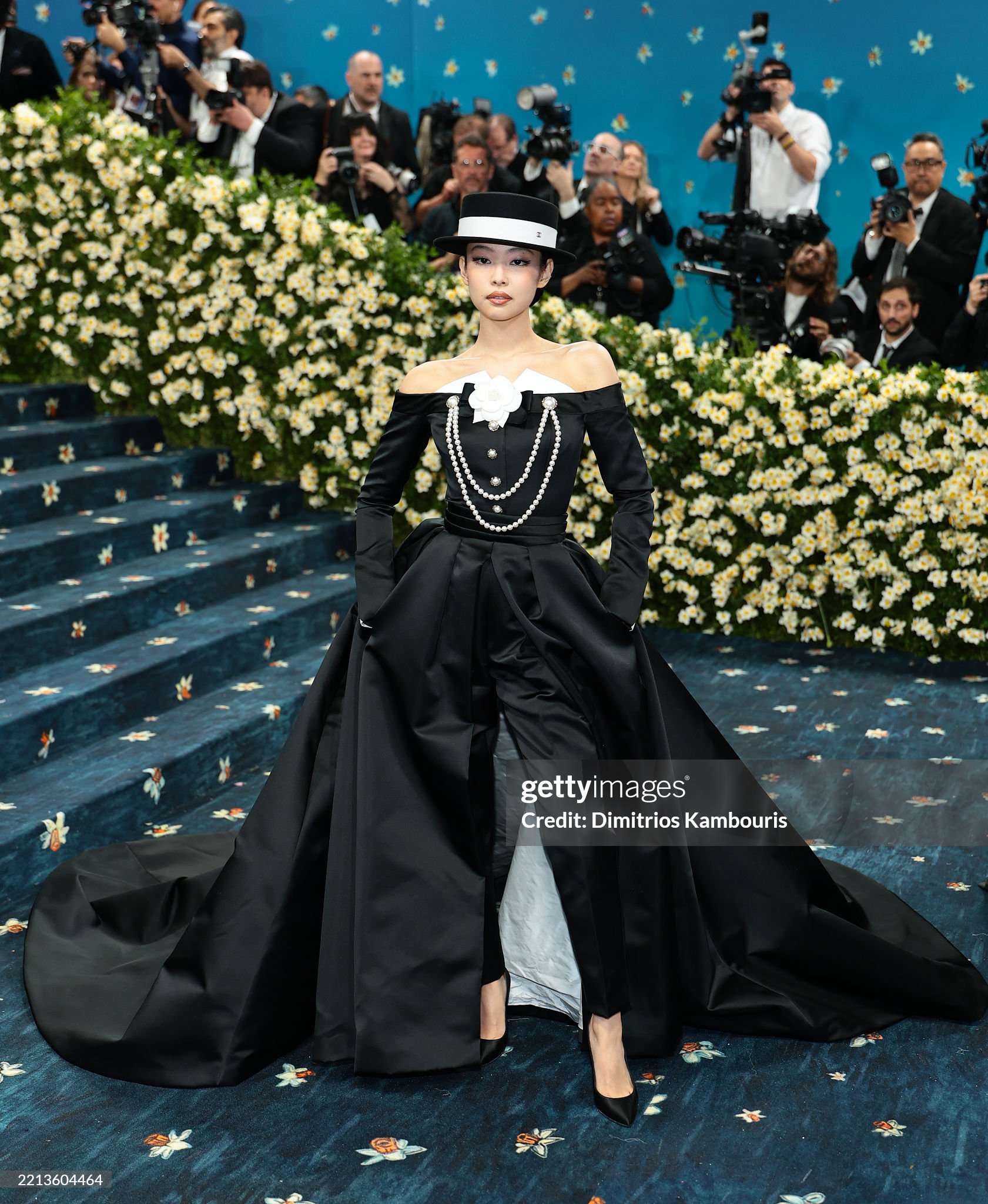 Tóm tắt bộ 3 BLACKPINK tại Met Gala 2025: Hở, sang và nhạt!- Ảnh 6. Tóm tắt bộ 3 BLACKPINK tại Met Gala 2025: Hở, sang và nhạt!- Ảnh 6.
