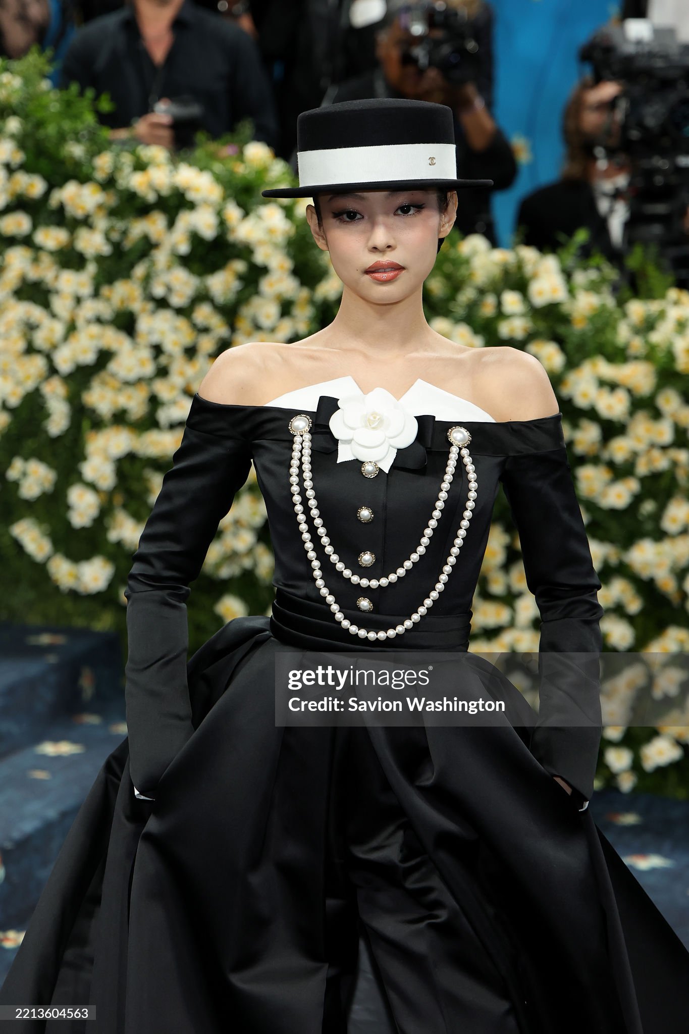 Tóm tắt bộ 3 BLACKPINK tại Met Gala 2025: Hở, sang và nhạt!- Ảnh 7. Tóm tắt bộ 3 BLACKPINK tại Met Gala 2025: Hở, sang và nhạt!- Ảnh 7.