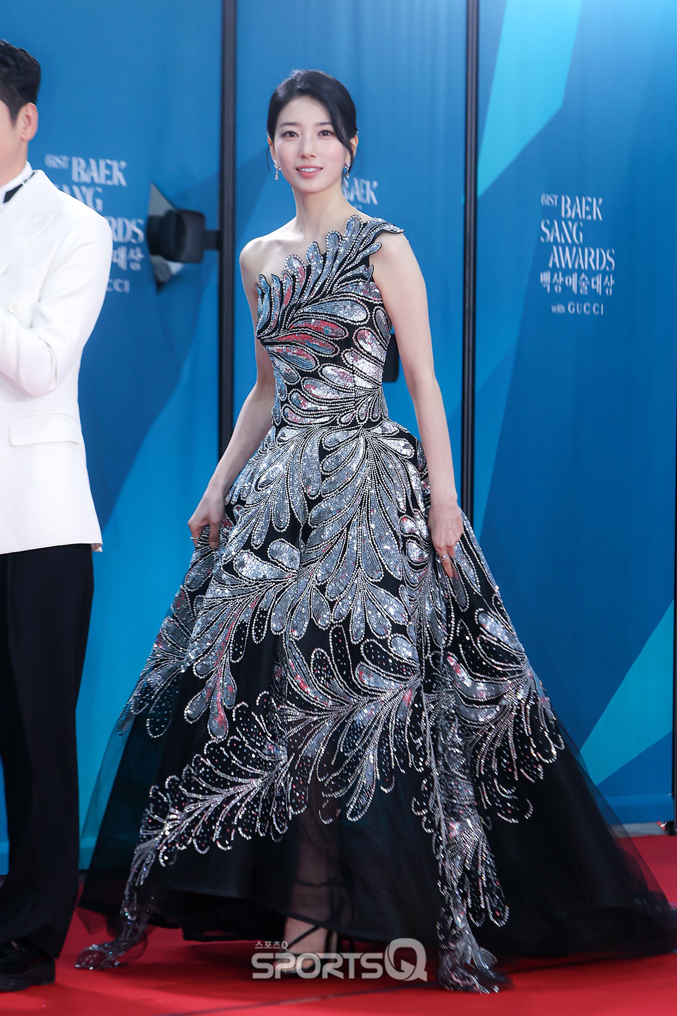 Suzy đẹp xuất sắc bên cạnh Park Bo Gum, hẳn là vì có thêm 1 danh phận khác sau 7 năm- Ảnh 8.