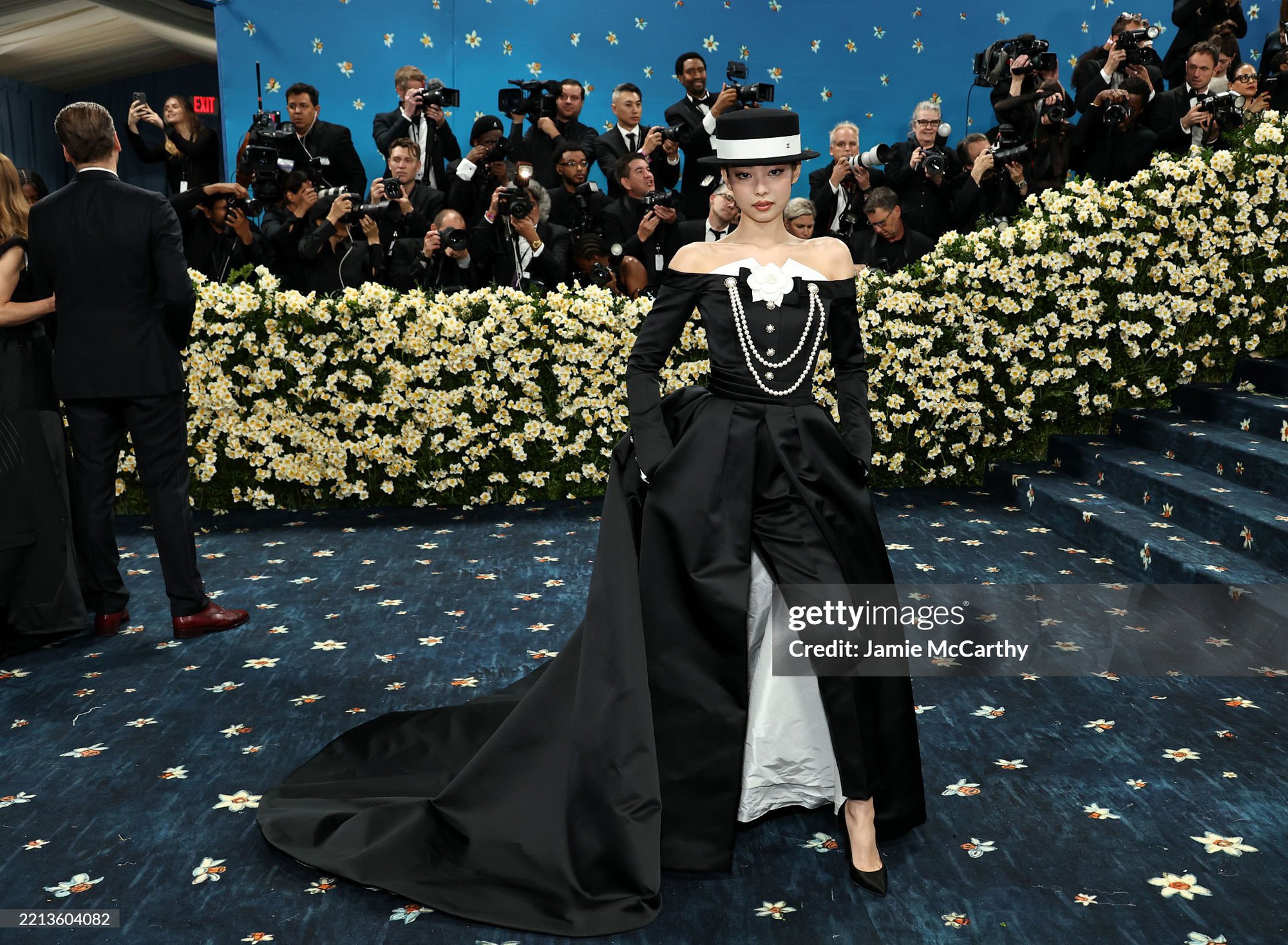 Tóm tắt bộ 3 BLACKPINK tại Met Gala 2025: Hở, sang và nhạt!- Ảnh 5. Tóm tắt bộ 3 BLACKPINK tại Met Gala 2025: Hở, sang và nhạt!- Ảnh 5.